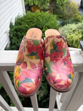 Patricia Nash clogs